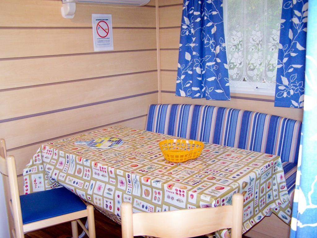 Le Bourdieu Hotell Durfort  Rum bild